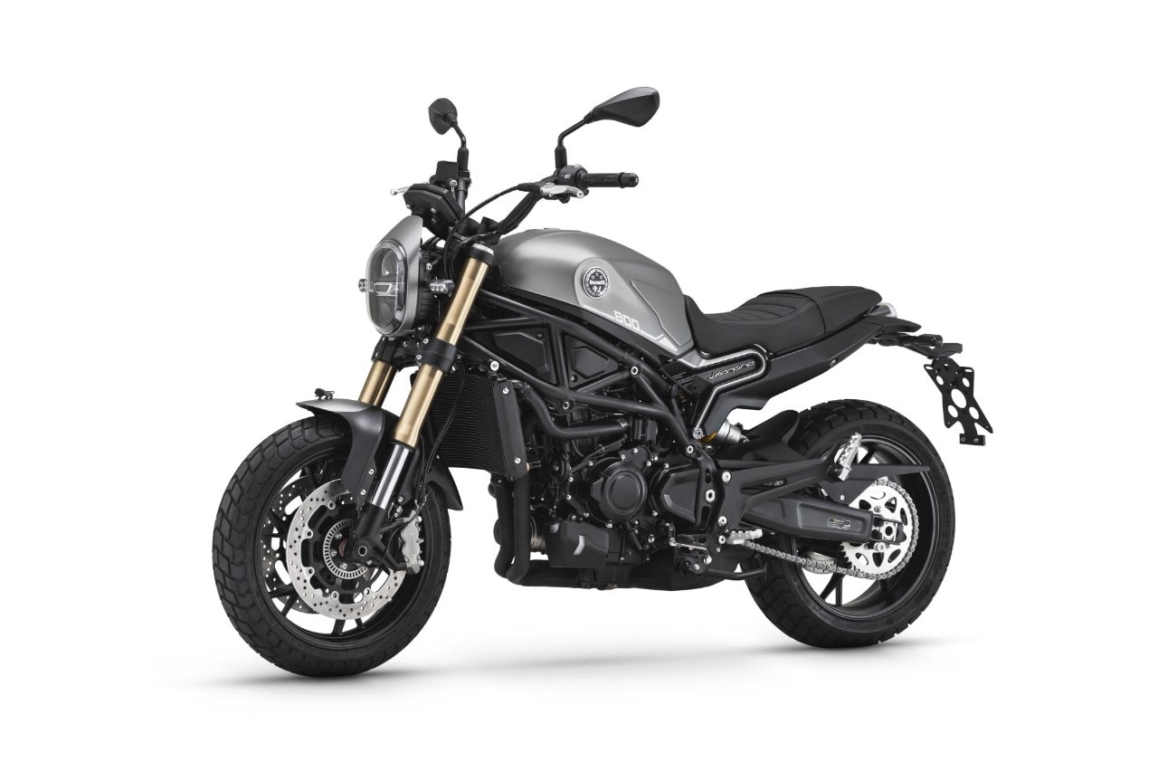 Benelli Leoncino 800 VS CFMOTO 700CL-X Heritage: prova a prendermi!